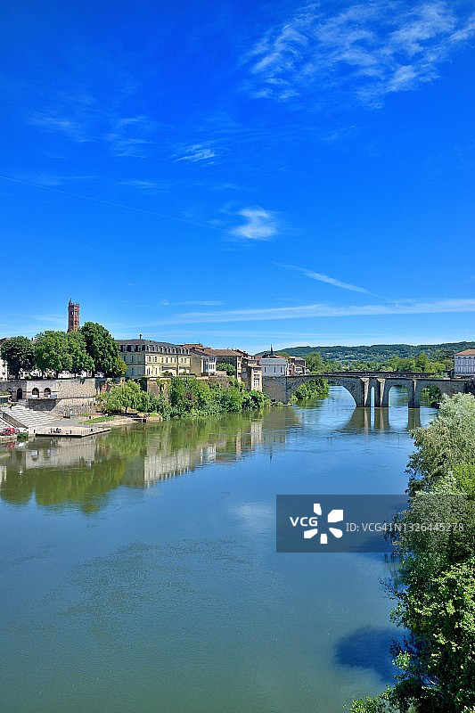 洛特河上的新城桥图片素材