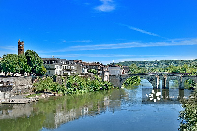 洛特河上的新城桥图片素材