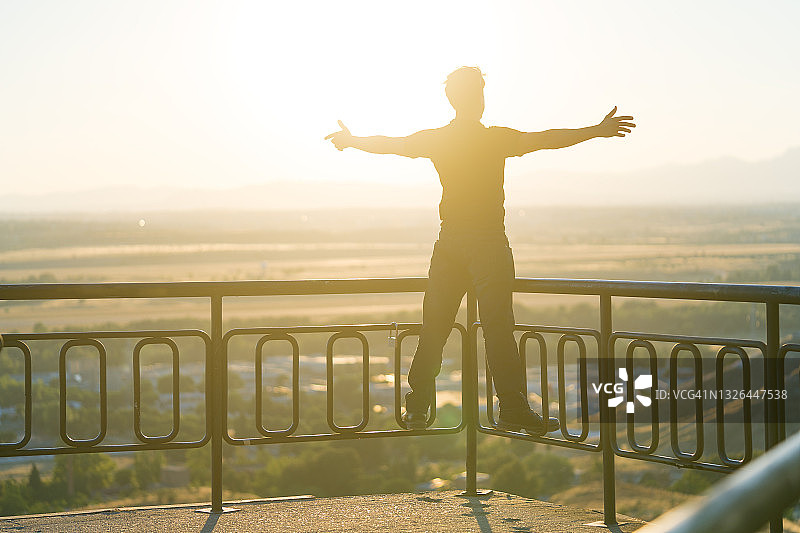 日落下的自由图片素材