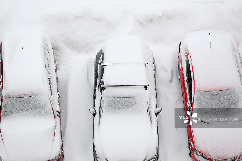 被雪覆盖的停车场图片素材