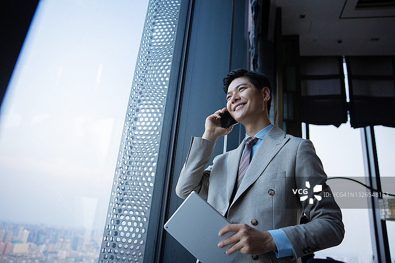 打电话的商人图片素材