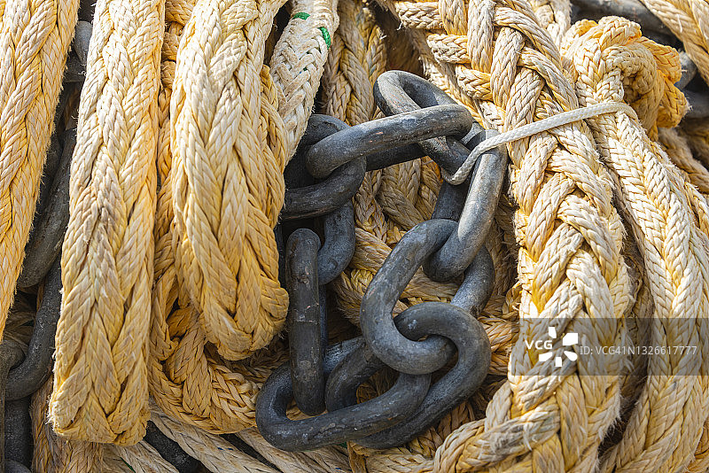 专业捕鱼业中使用的绳索和链条图片素材