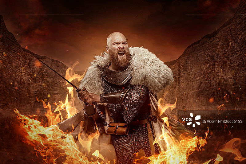 奇幻火焰场景中手持武器的维京战士图片素材