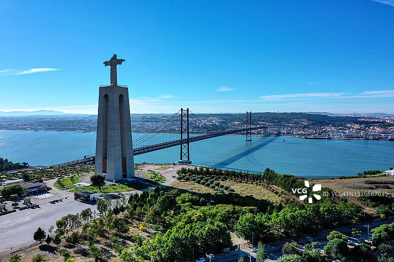 从基督君王像俯瞰里斯本图片素材