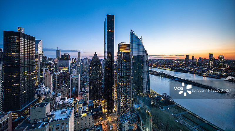 纽约上东区和东河日出全景图片素材