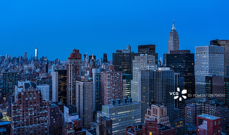 纽约帝国大厦和世贸中心清晨景观高角度镜头图片素材