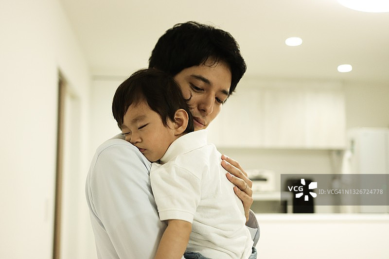 亚洲父亲和儿子的肖像图片素材