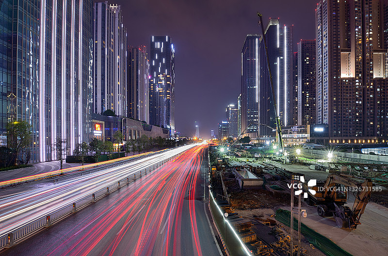 中国成都地铁施工现场夜景图片素材