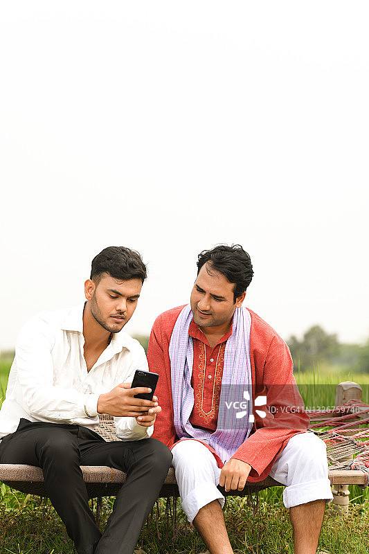 销售人员指导农民 - 库存图片库存照片图片素材