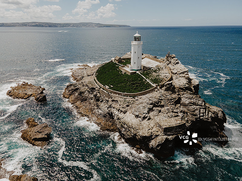 阳光明媚的圣艾夫斯湾，戈德雷维岛上的灯塔，2021年6月3日图片素材