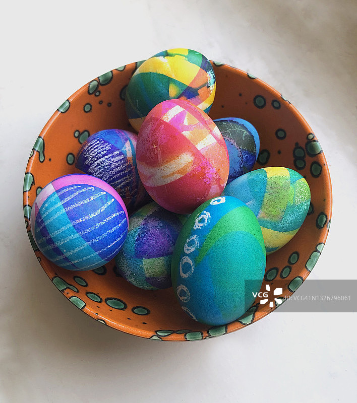 一碗彩色复活节彩蛋图片素材