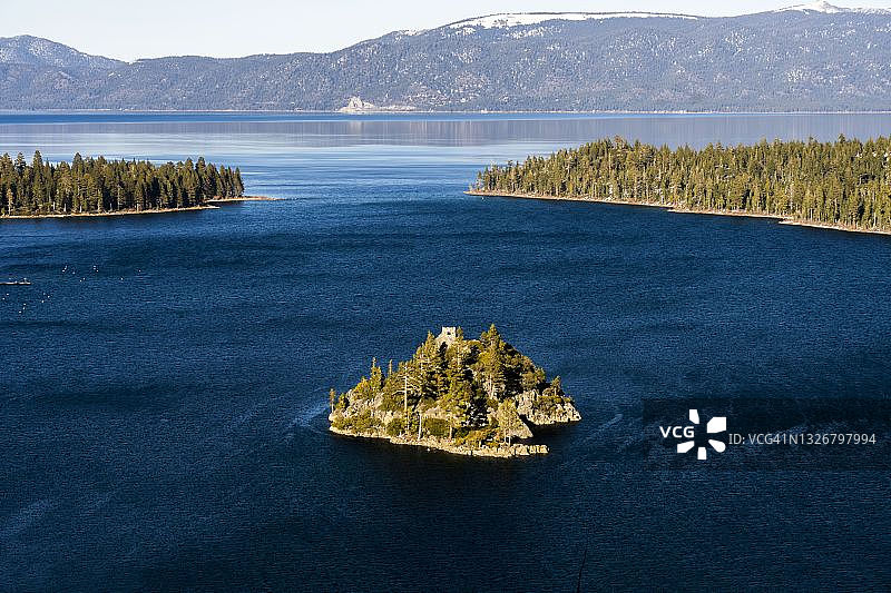 翡翠湾俯瞰法内特岛，南太浩湖，加利福尼亚州图片素材