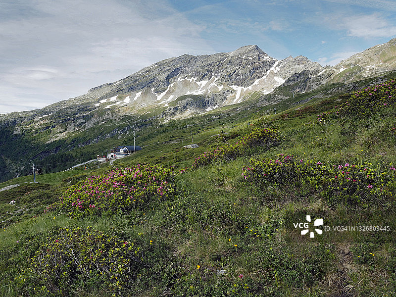 从博斯科古林到罗瓦纳山谷的缆车大阿尔卑斯山到达站图片素材