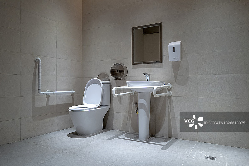 行动不便人士的公共卫生间图片素材