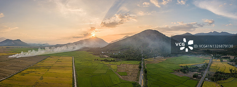 燃烧的稻草图片素材