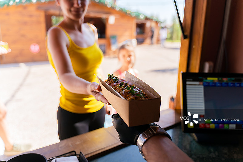 街头小吃摊售卖热狗图片素材