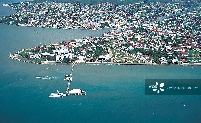 伯利兹：伯利兹市沿海城市和海洋的航拍图图片素材