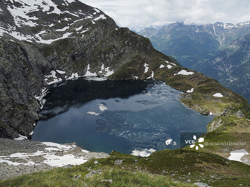 意瑞边境附近Lago Superiore俯瞰图片素材