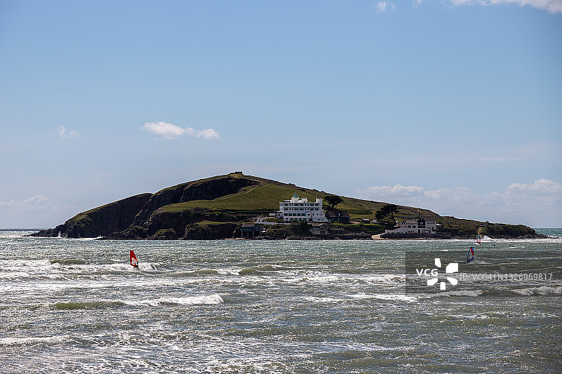 德文郡伯格岛附近的风帆冲浪者图片素材