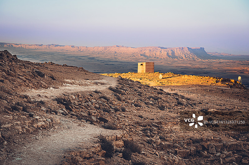 拉蒙陨石坑的步行小路图片素材