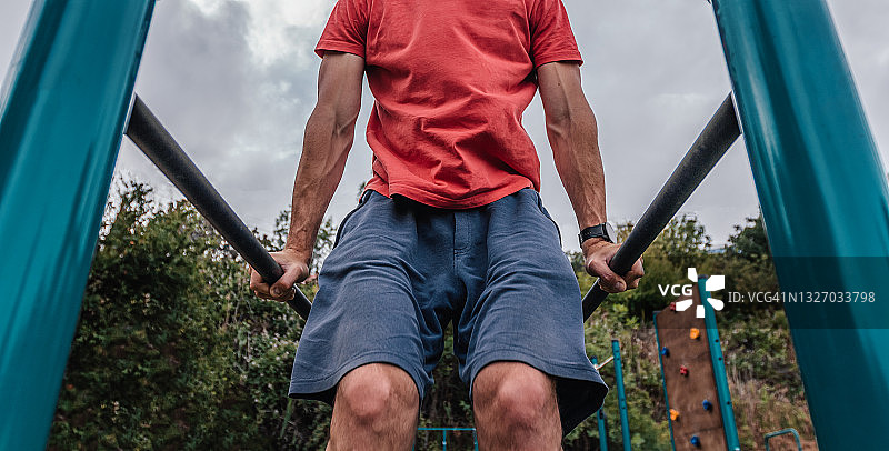 户外交叉力量训练运动挑战图片素材