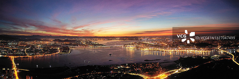 无人机航拍视角下的福建厦门天际线图片素材