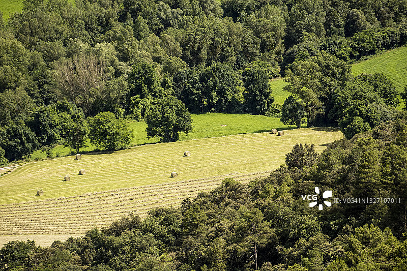 比利牛斯山脉乡村风景图片素材