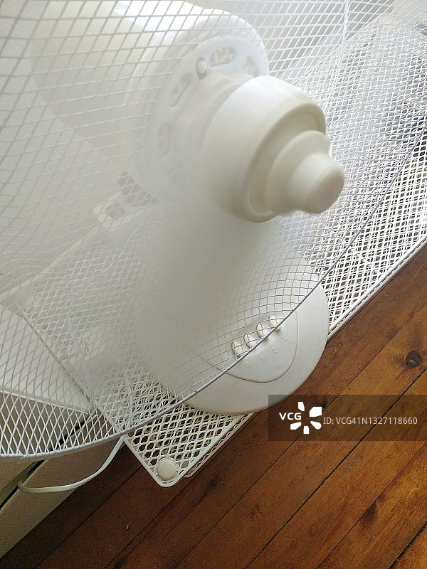 现代便携式桌面电风扇图片素材