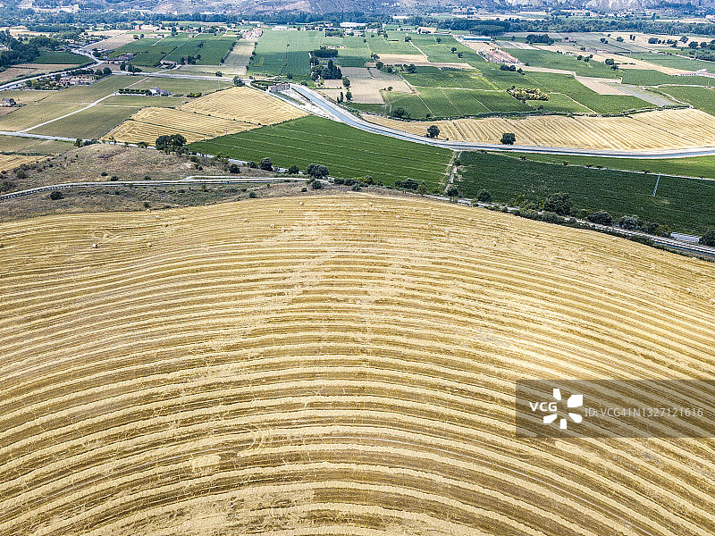 收割后的麦田图片素材