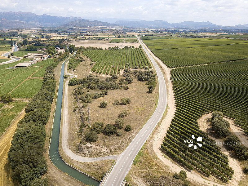 农田里的渡槽图片素材