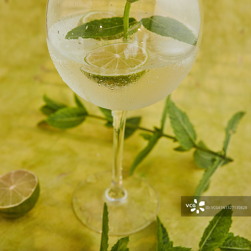 金汤力酒杯图片素材