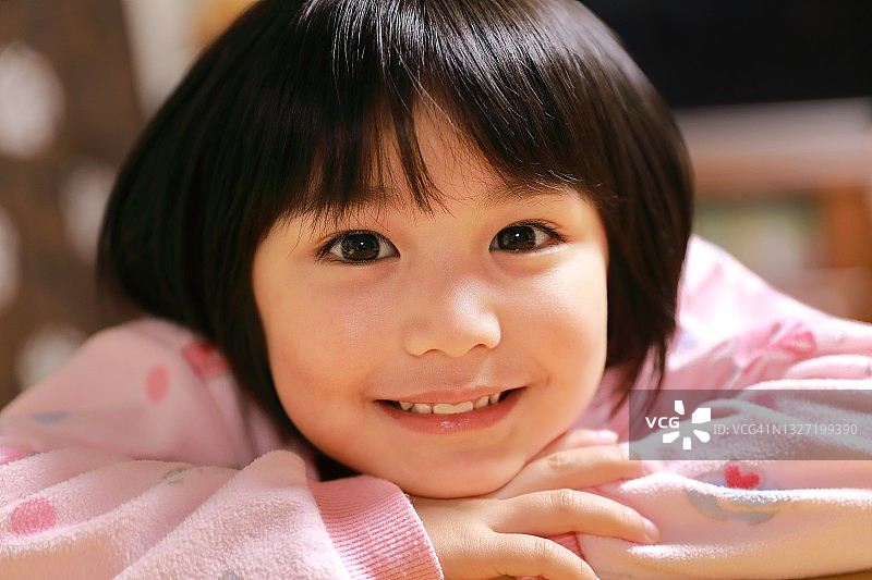 混血可爱小女孩特写图片素材