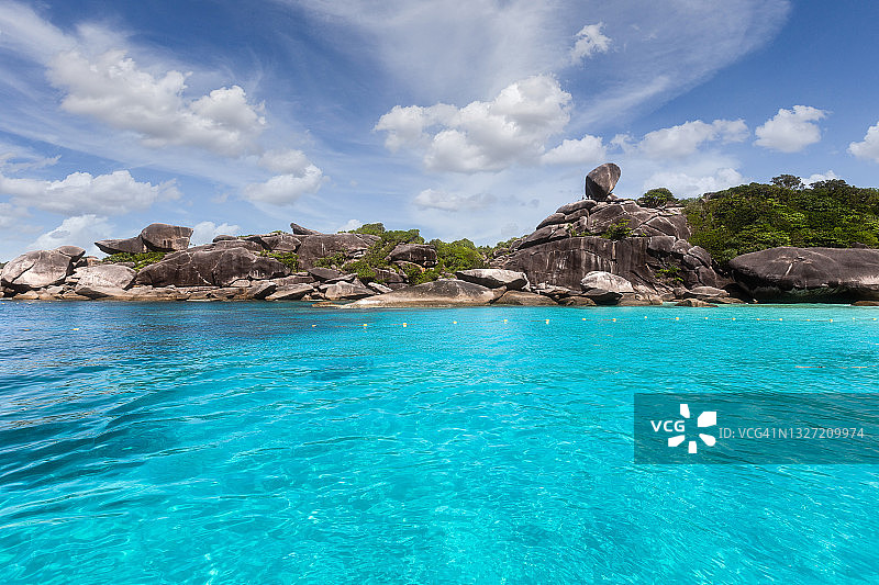斯米兰群岛安达曼海的岛屿风光，攀牙府斯米兰群岛国家公园图片素材
