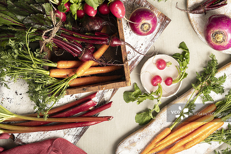 木篮里的萝卜图片素材