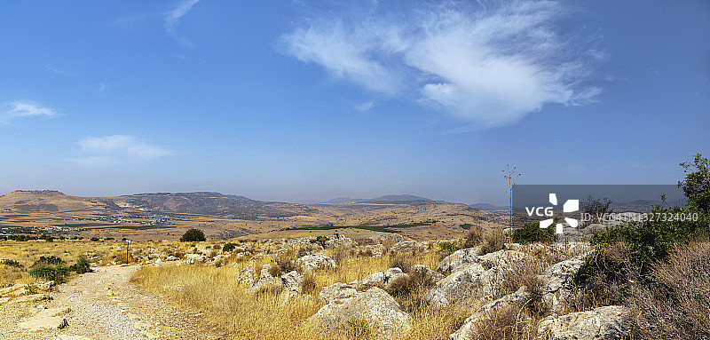 加利利海和提比里亚附近崎岖的阿尔贝尔山自然保护区广角景观图片素材