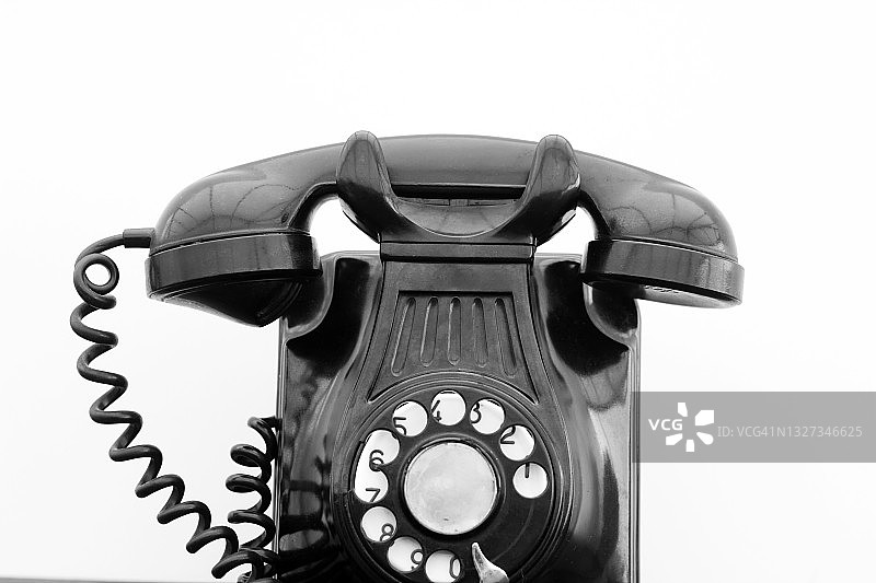 白色背景上的黑色手机图片素材