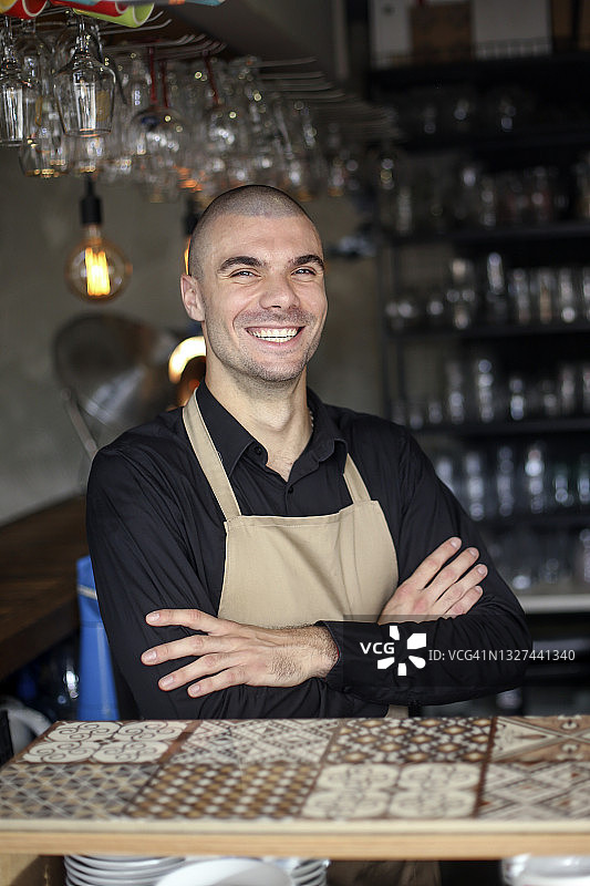 酒吧里的调酒师图片素材