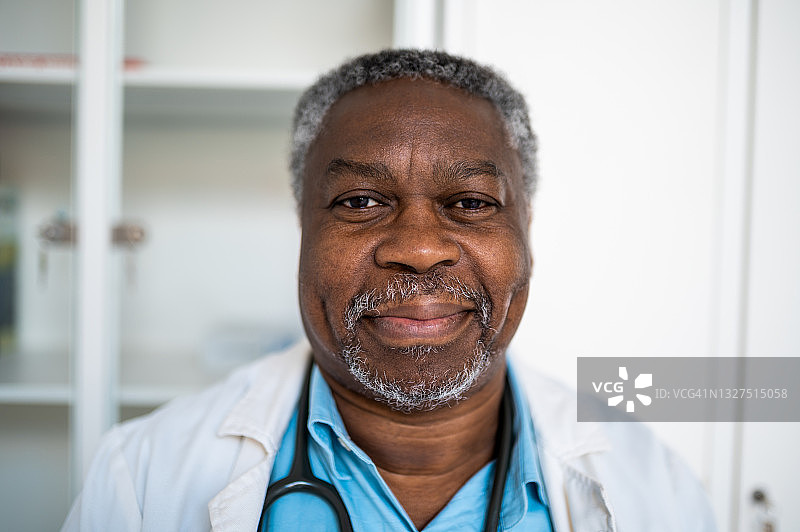 微笑的医生特写图片素材