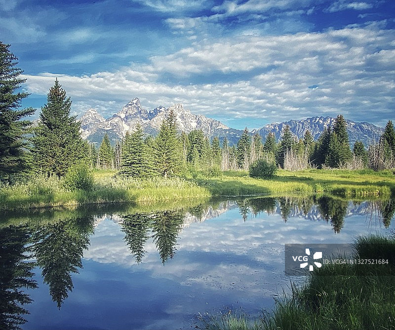 清晨的倒影图片素材