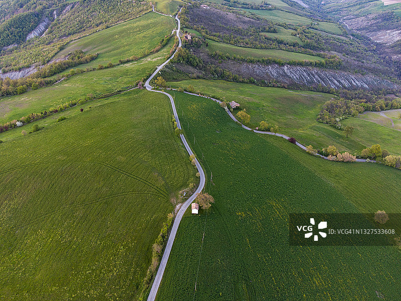 道路分割山丘图片素材