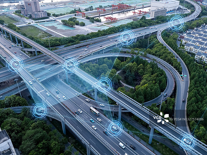 智能交通高速公路交叉口图片素材