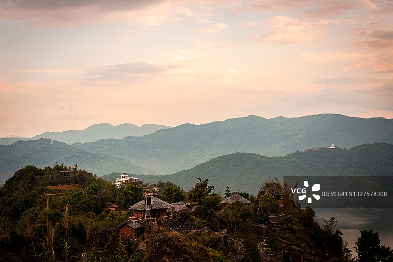 从岩石花园眺望费瓦湖图片素材