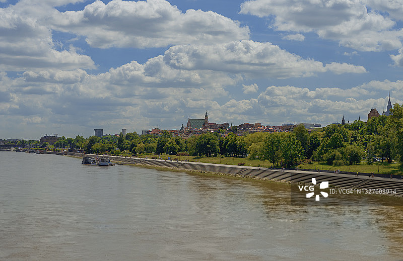 波兰华沙老城和维斯瓦河全景图片素材