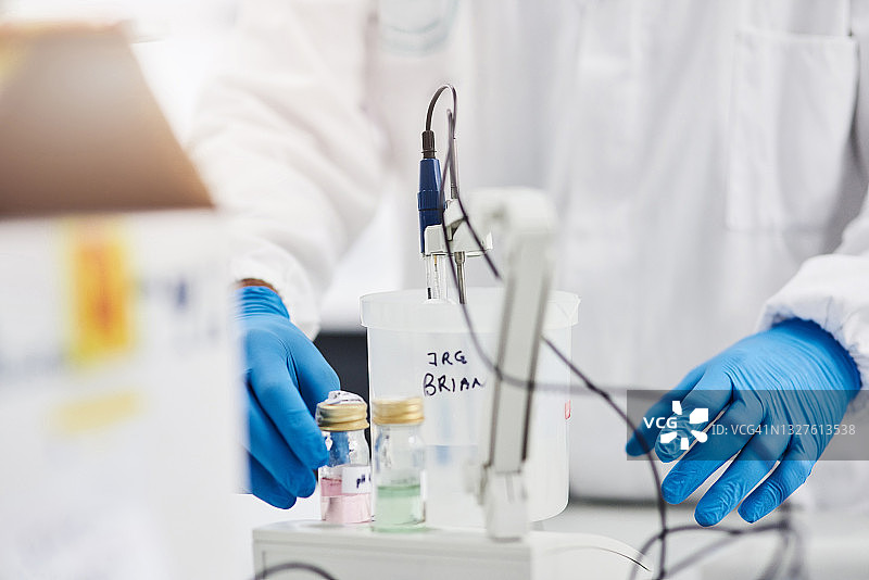 科学家在实验室进行医学研究图片素材