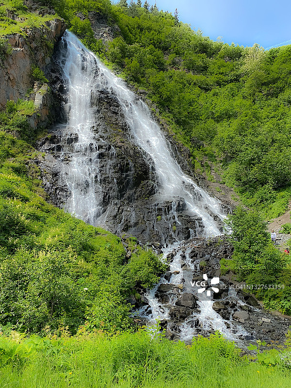 阿拉斯加州瓦尔迪兹的马尾瀑布图片素材