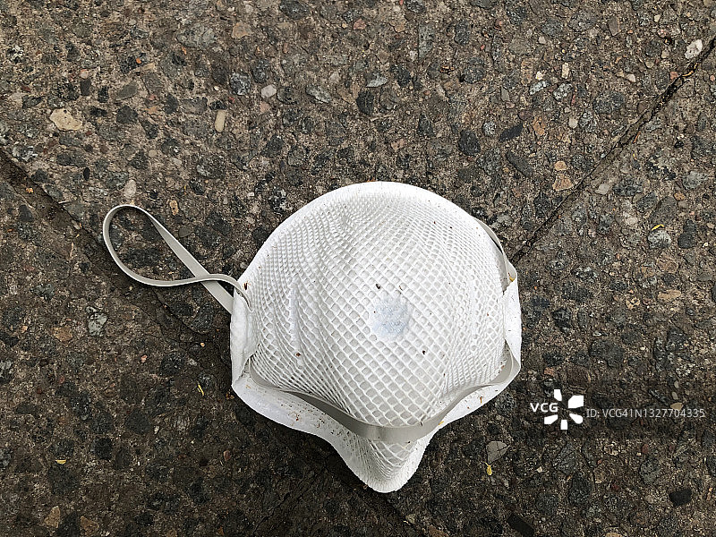 用过的FFP2新冠口罩图片素材