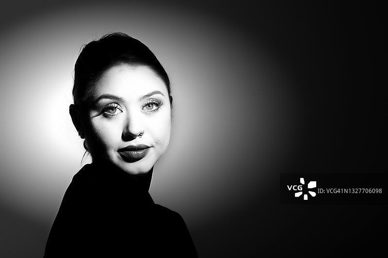 年轻女人，黑白，德国图片素材