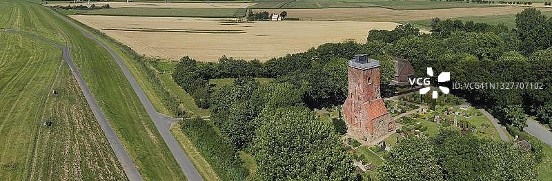 德国下萨克森州朗根市伊姆斯姆区：奥赫森图姆，中世纪教堂遗迹全景鸟瞰图片素材
