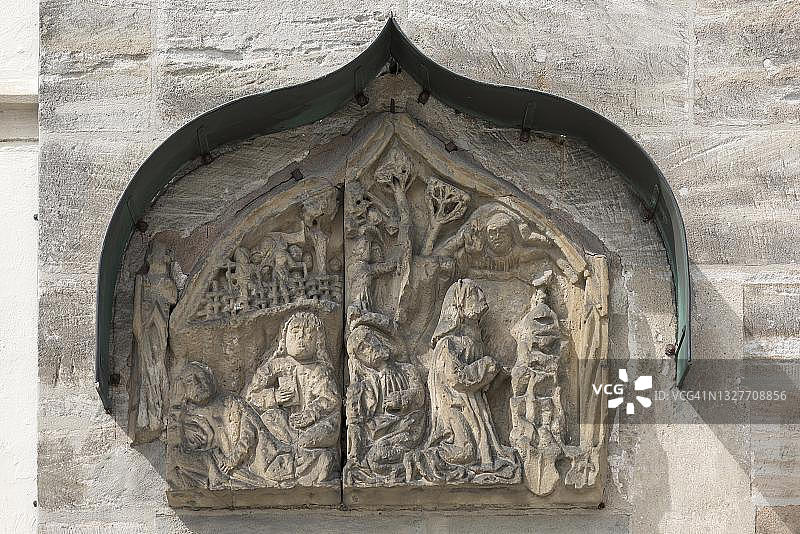 德国上普法尔茨巴伐利亚州苏尔茨巴赫-罗森贝格圣玛丽教堂的橄榄山上的耶稣浮雕（15世纪）图片素材