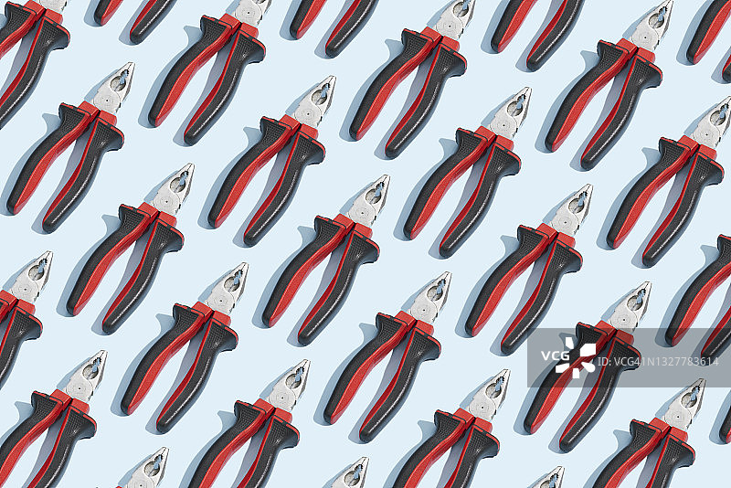 蓝色背景上的一些钳子图片素材